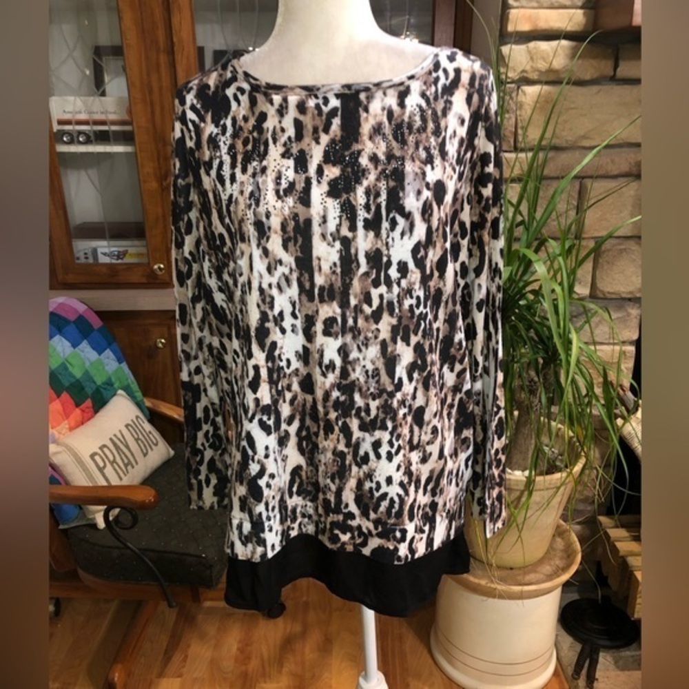 ZENERGY SIZE 1 SIZE MEDIUM ANIMAL PRINT LONG SLEEVE TOP WOTH SKIRT. EMBELLISHED